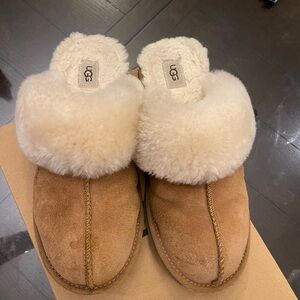 Used Ugg woman size 6
